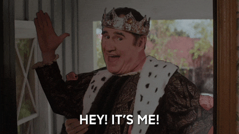 Un homme caché derrière un panneau qui dit bonjour